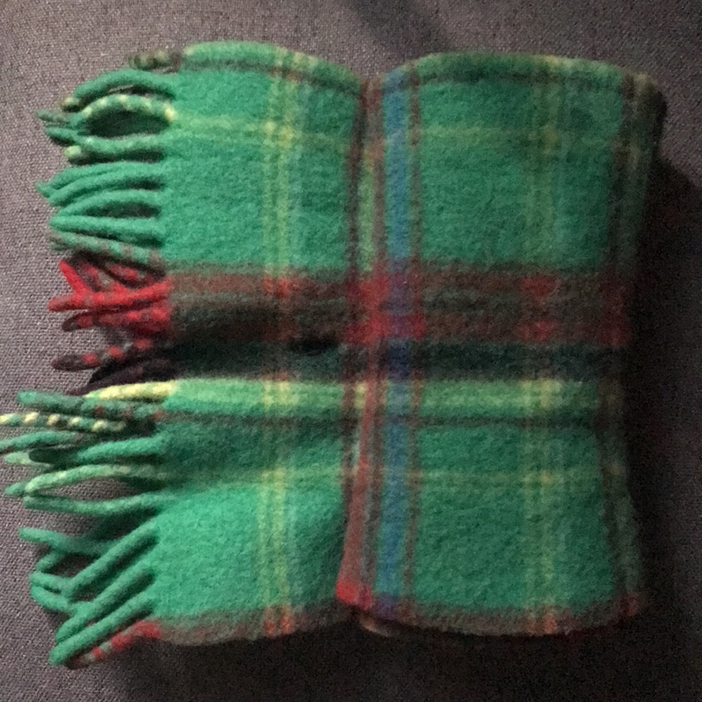 🧣 - Picture 2 of 3